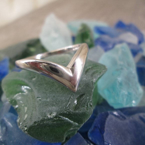 Chevron Ring, V Shape ring, 925 Sterling Silver Woman's Ring, 925 Stacking Ring - Picture 5 of 6